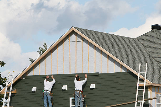 Professional Vinyl Siding technician working in Cedarhurst, NY